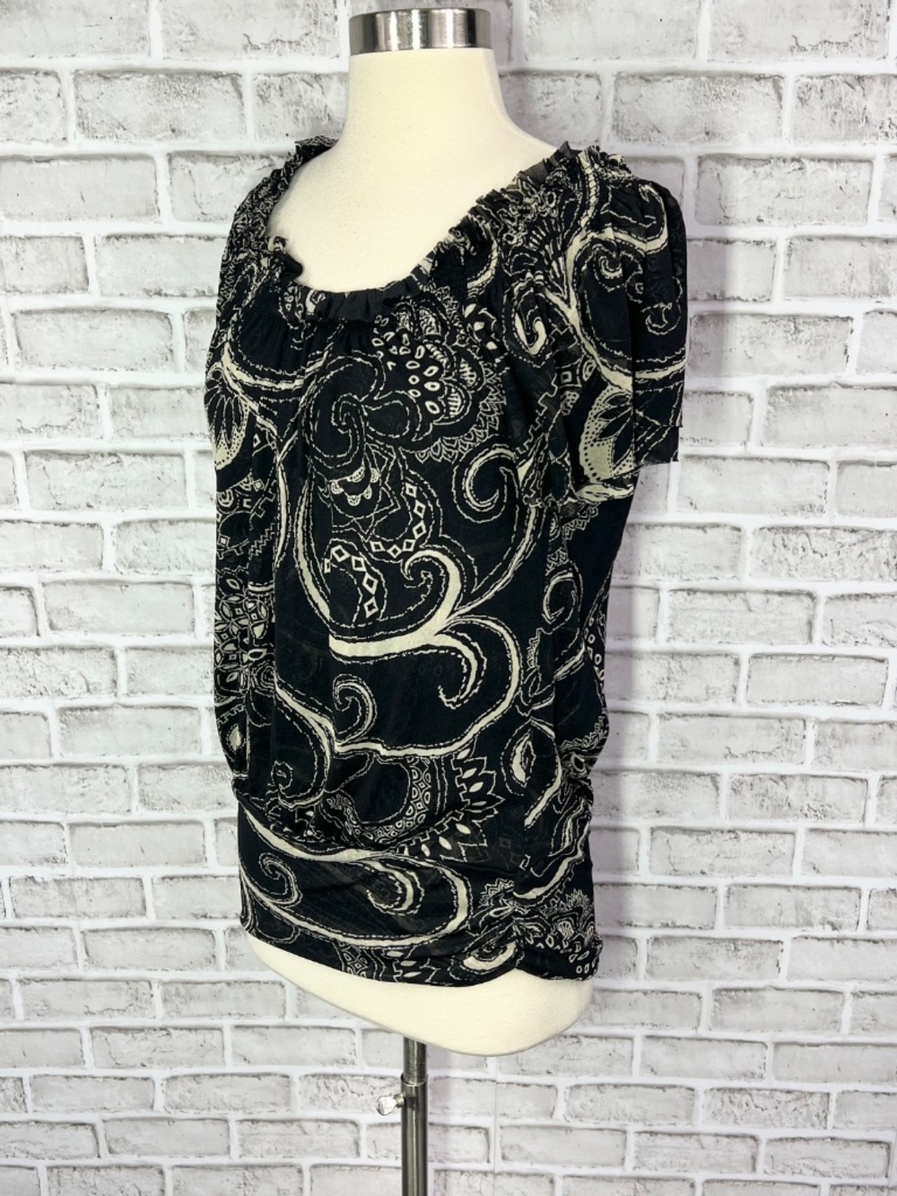 |•EXRESS•| 2 Cute Stretch Tops Size Small - Picture 4 of 16